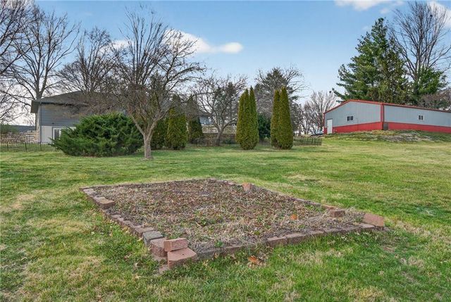 2103 NE 85th Road, St Joseph, MO 64507