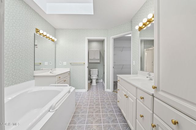 6545 Carrietowne Lane, Toledo, OH 43615