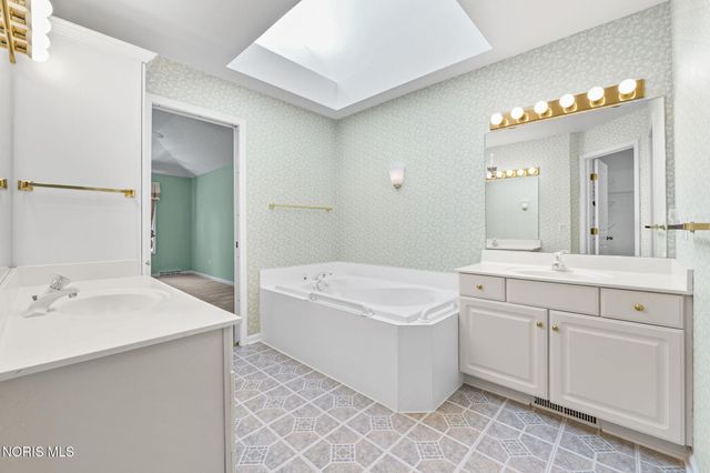 6545 Carrietowne Lane, Toledo, OH 43615