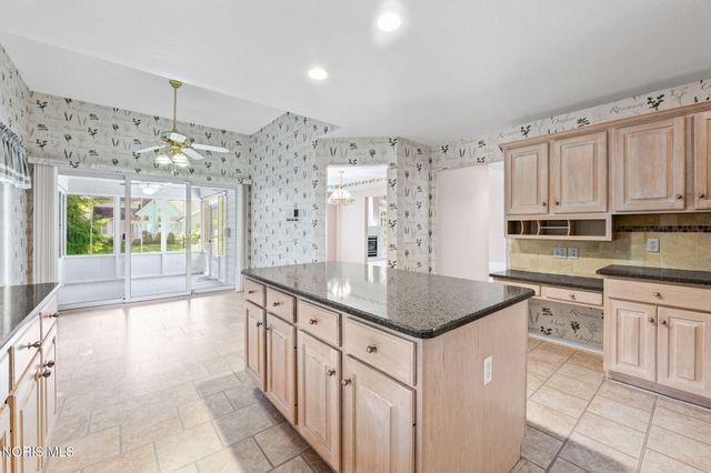 6545 Carrietowne Lane, Toledo, OH 43615