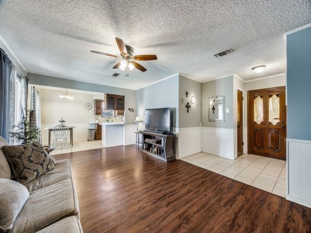 1019 S Valentine Drive, Sherman, TX 75090