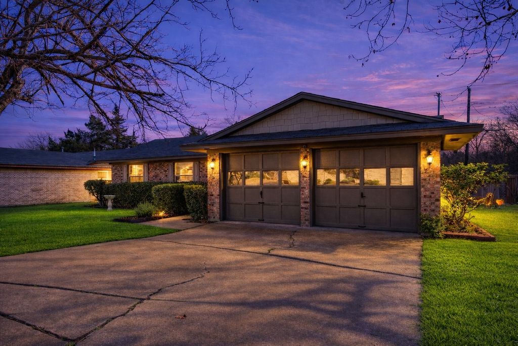 1019 S Valentine Drive, Sherman, TX 75090