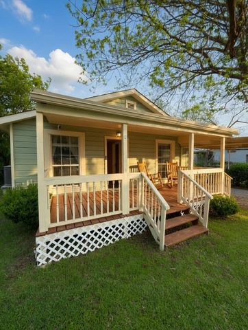 911 Kemp Street, Boling, TX 77420