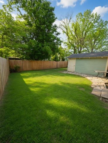 911 Kemp Street, Boling, TX 77420