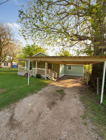 911 Kemp Street, Boling, TX 77420