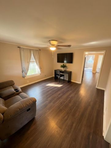 911 Kemp Street, Boling, TX 77420