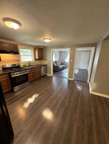 911 Kemp Street, Boling, TX 77420
