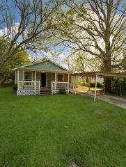 911 Kemp Street, Boling, TX 77420