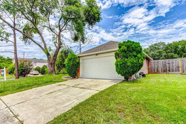 8410 Fawn Wind Court, Houston, TX 77040