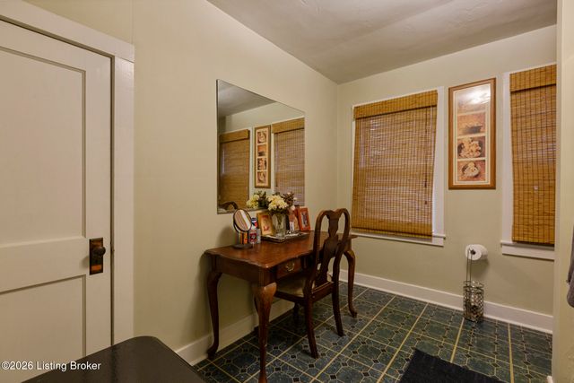 4808 Greenwood Rd, Louisville, KY 40258