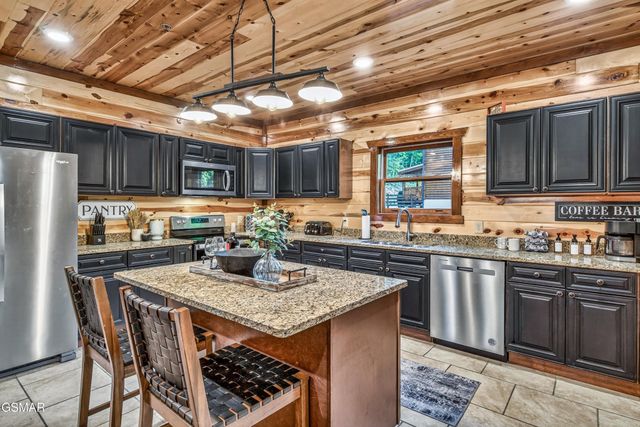 2765 Green Mountain Way, Sevierville, TN 37876