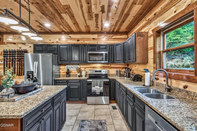 2765 Green Mountain Way, Sevierville, TN 37876