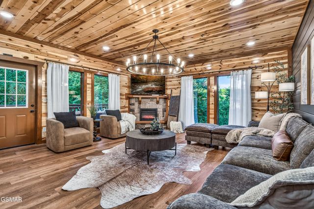2765 Green Mountain Way, Sevierville, TN 37876