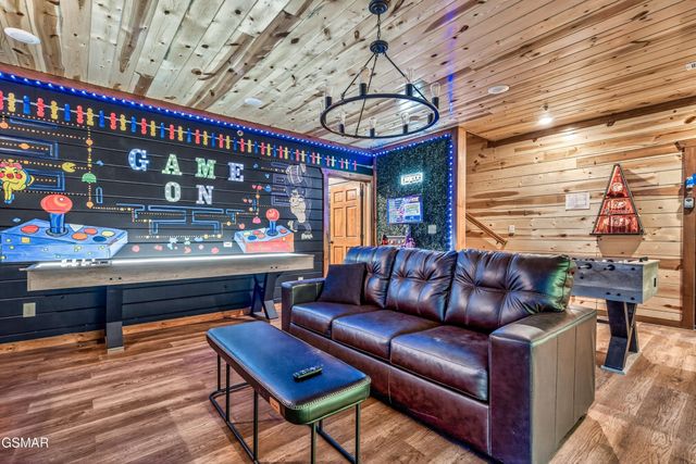 2765 Green Mountain Way, Sevierville, TN 37876