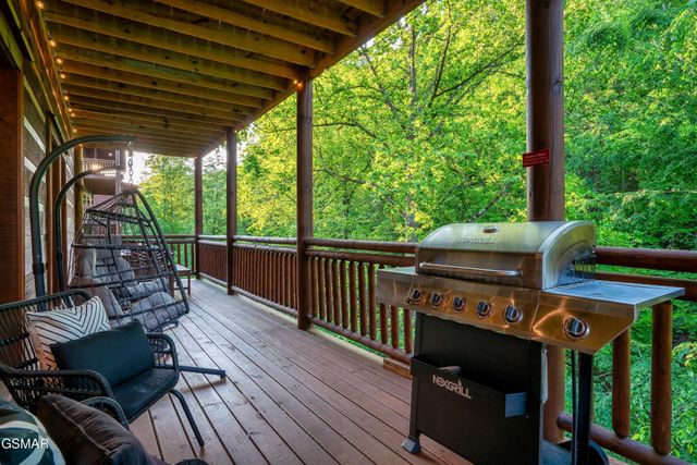 2765 Green Mountain Way, Sevierville, TN 37876