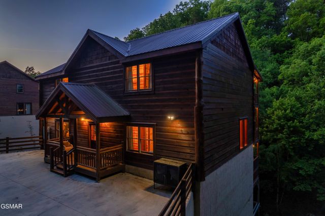 2765 Green Mountain Way, Sevierville, TN 37876