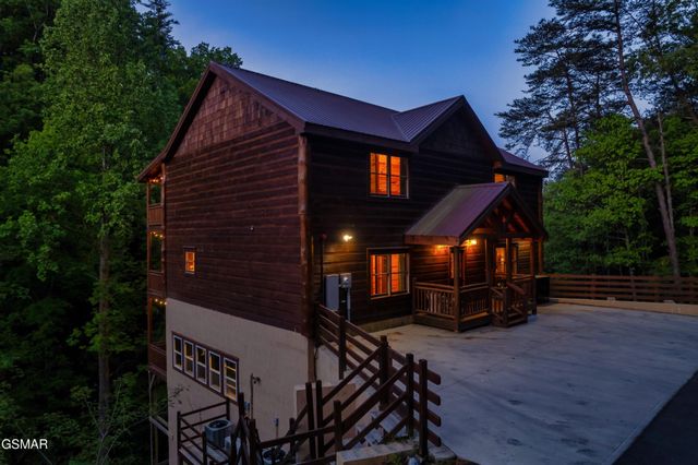 2765 Green Mountain Way, Sevierville, TN 37876