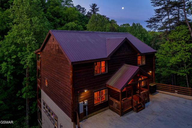 2765 Green Mountain Way, Sevierville, TN 37876
