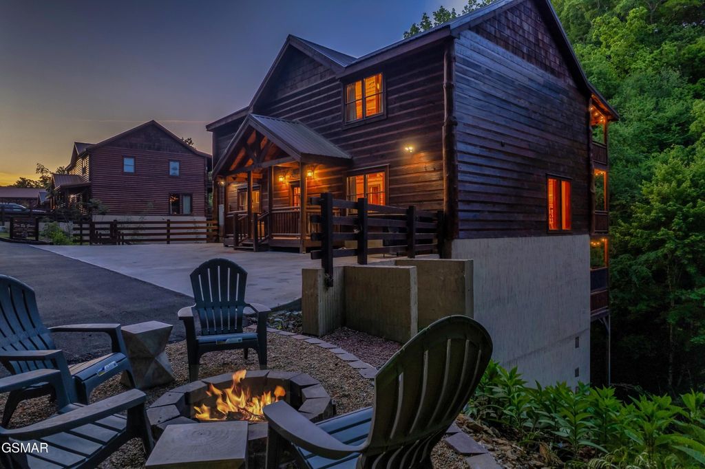 2765 Green Mountain Way, Sevierville, TN 37876