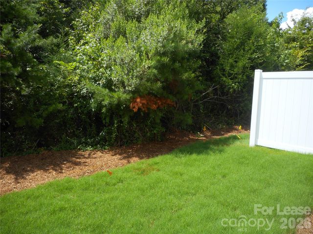 8731 Harris Lake Lane, Charlotte, NC 28269