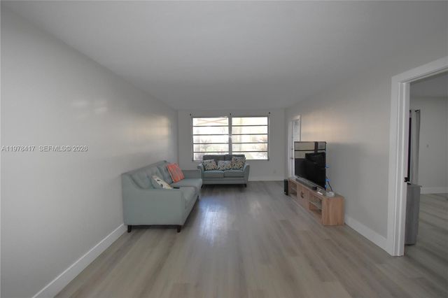 7500 NW 17th St 102, Plantation, FL 33313