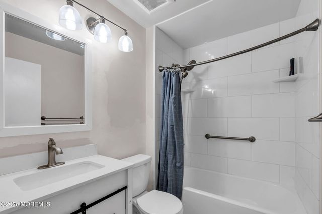95 Cotswold Circle 3, Ocean Twp, NJ 07712