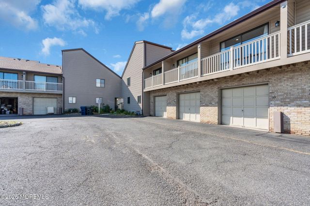 95 Cotswold Circle 3, Ocean Twp, NJ 07712