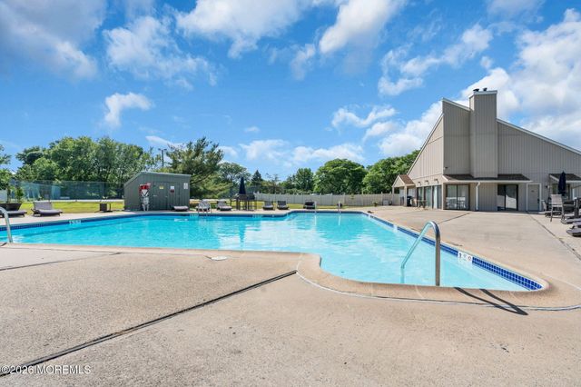 95 Cotswold Circle 3, Ocean Twp, NJ 07712