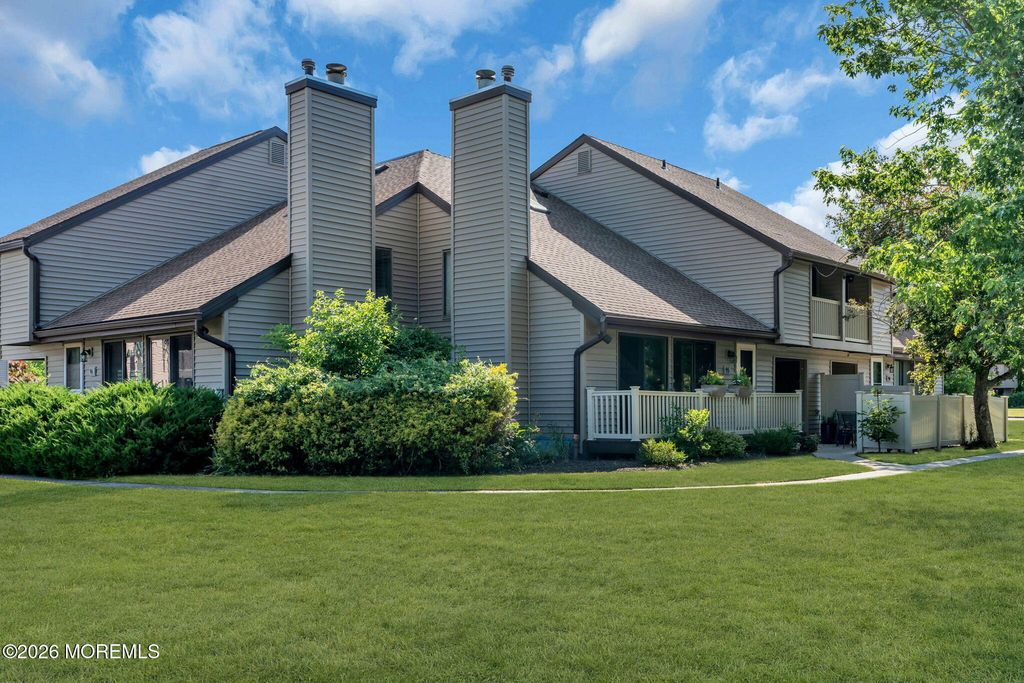 95 Cotswold Circle 3, Ocean Twp, NJ 07712
