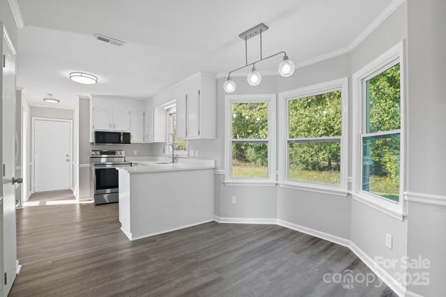 11006 Meadow Bank Lane, Charlotte, NC 28262