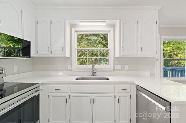 11006 Meadow Bank Lane, Charlotte, NC 28262
