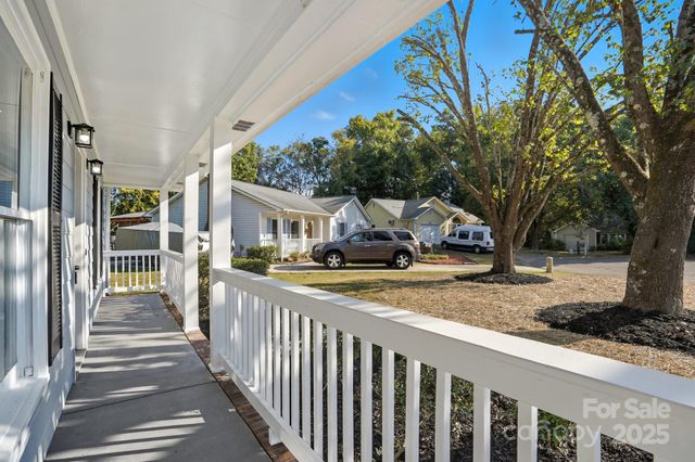 11006 Meadow Bank Lane, Charlotte, NC 28262