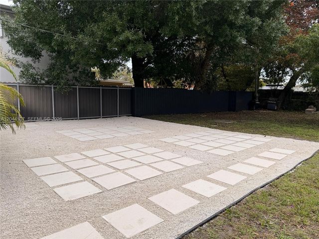 754 NE 40th Street C, Fort Lauderdale, FL 33334