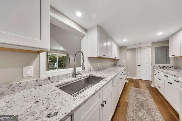 9 Fairway Drive NW, Kennesaw, GA 30144