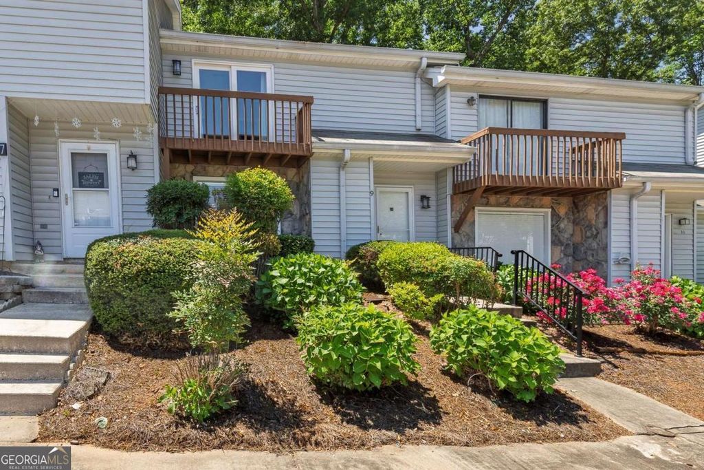 9 Fairway Drive NW, Kennesaw, GA 30144