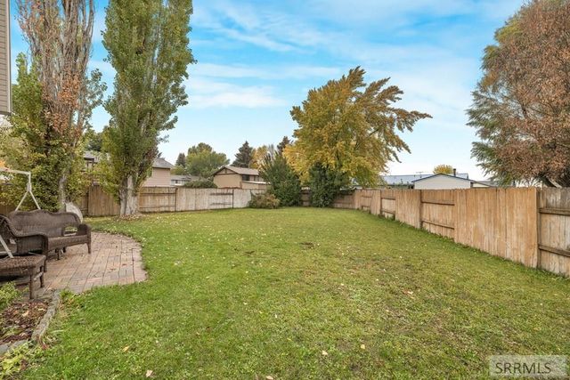 203 Hummingbird Place, Shelley, ID 83274