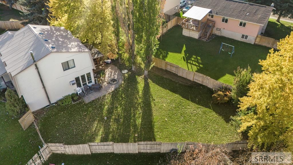 Image 2 of property listing at 203 Hummingbird Place, Shelley, ID 83274