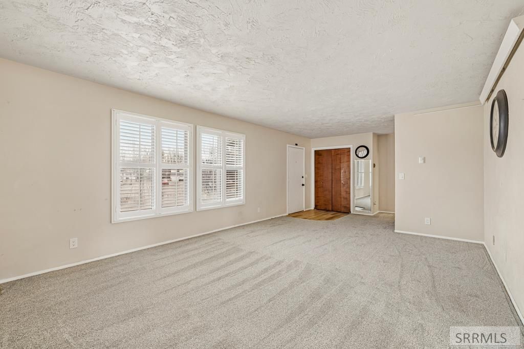Image 4 of property listing at 203 Hummingbird Place, Shelley, ID 83274