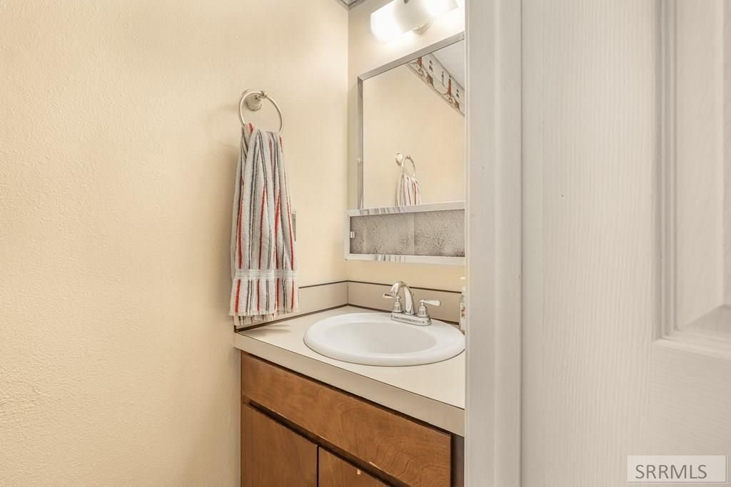 Image 6 of property listing at 203 Hummingbird Place, Shelley, ID 83274