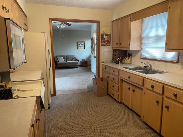 324 S Market St, Caldwell, KS 67022