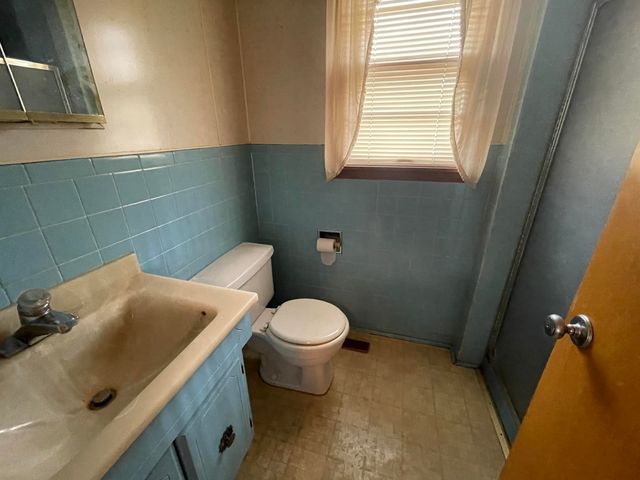 324 S Market St, Caldwell, KS 67022