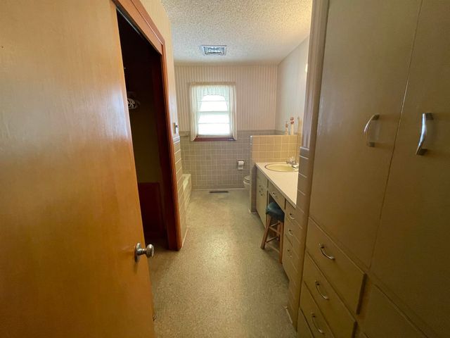 324 S Market St, Caldwell, KS 67022