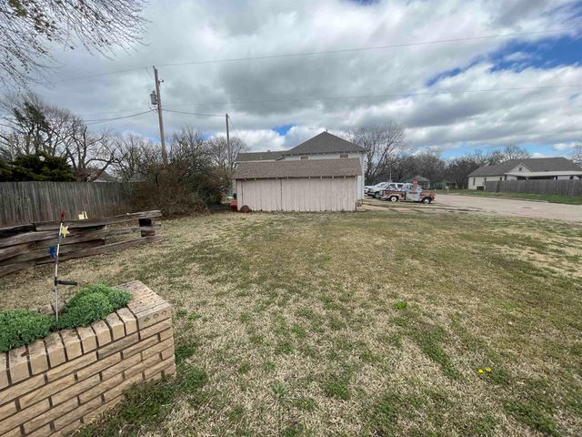 324 S Market St, Caldwell, KS 67022