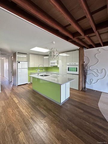 310 Delaware Avenue, Staten Island, NY 10305