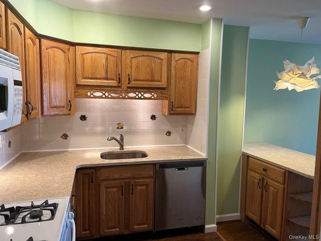 310 Delaware Avenue, Staten Island, NY 10305