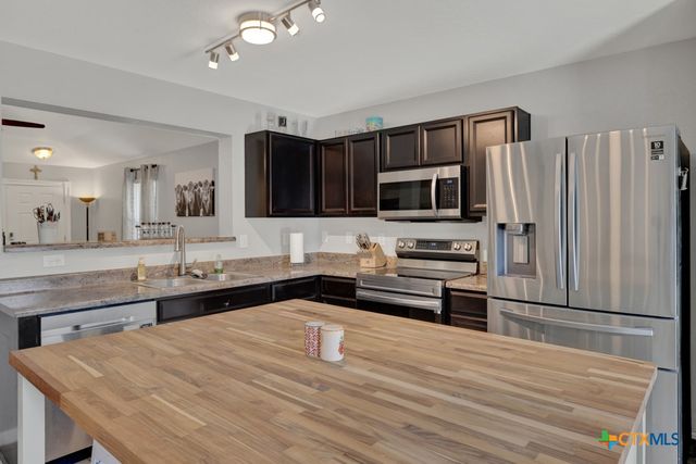 1517 Gateshead Drive, Seguin, TX 78155