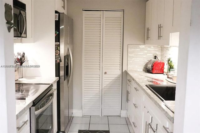 500 NE 2nd St 115, Dania Beach, FL 33004