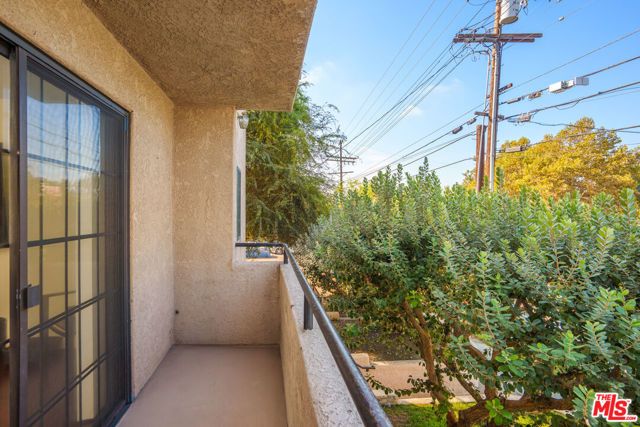 6924 Woodman Avenue, Van Nuys (los Angeles), CA 91405