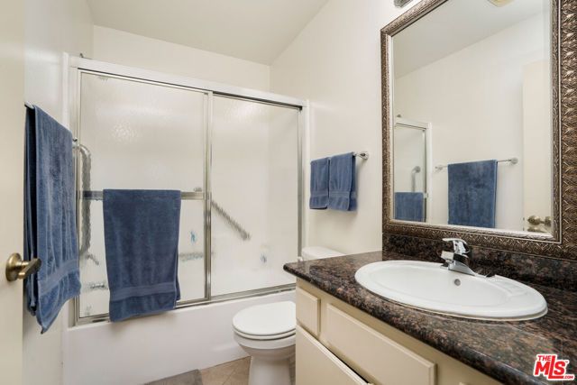 6924 Woodman Avenue, Van Nuys (los Angeles), CA 91405