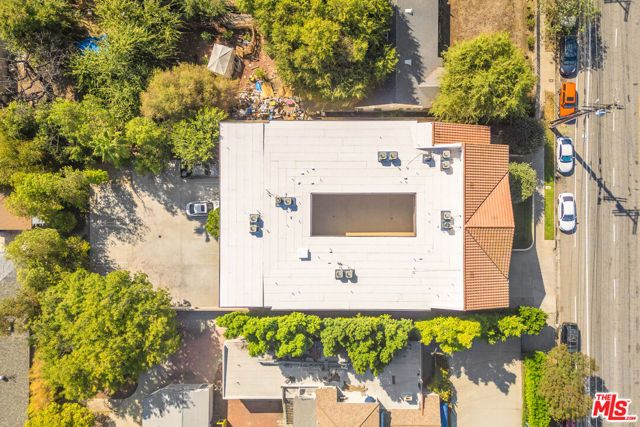 6924 Woodman Avenue, Van Nuys (los Angeles), CA 91405